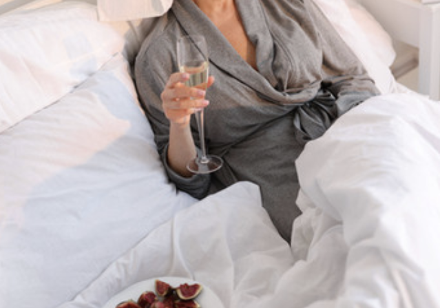Mujer con vino